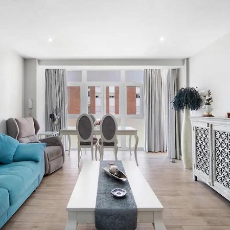 Cozy Room In Stylish Flat Just Steps From The Beach กาดิซ ภายนอก รูปภาพ