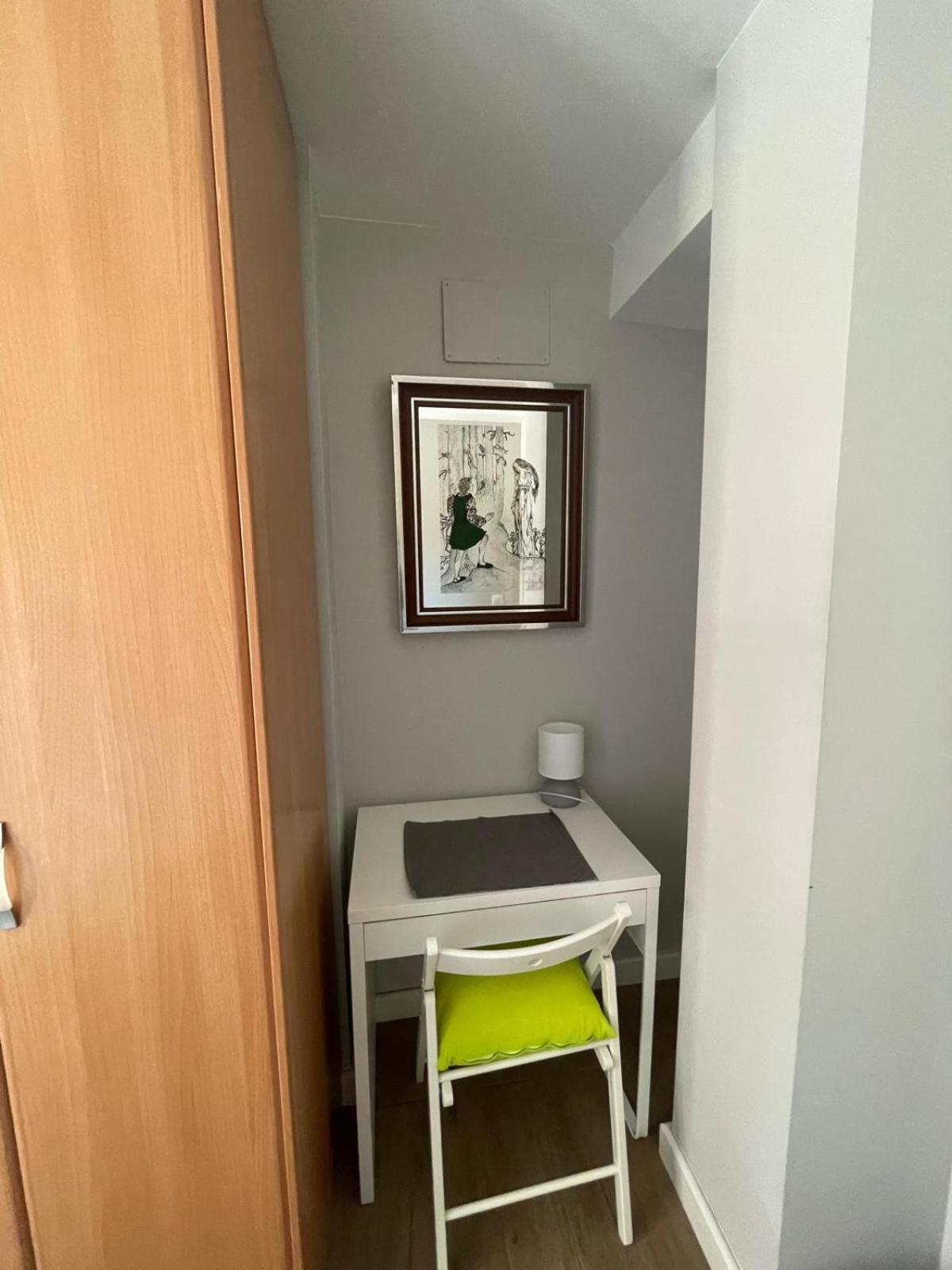 Cozy Room In Stylish Flat Just Steps From The Beach กาดิซ ภายนอก รูปภาพ