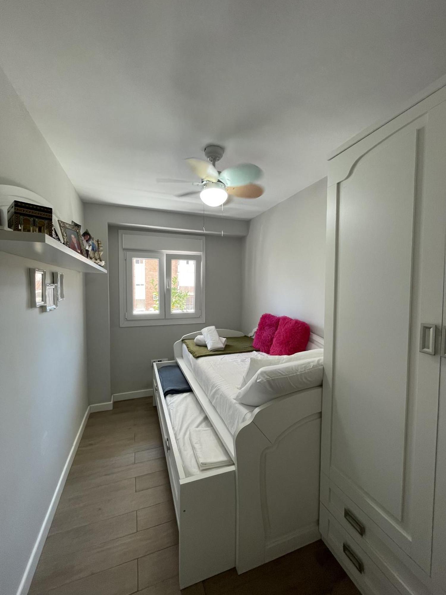 Cozy Room In Stylish Flat Just Steps From The Beach กาดิซ ภายนอก รูปภาพ