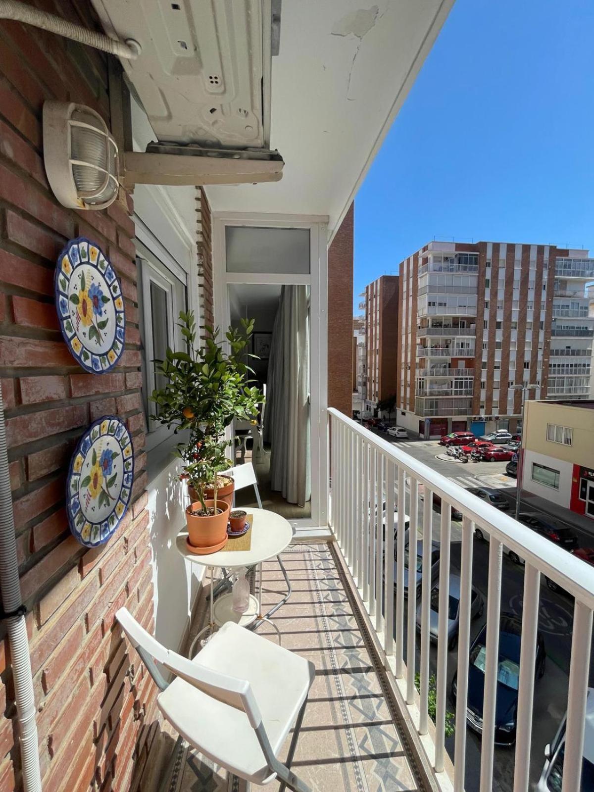 Cozy Room In Stylish Flat Just Steps From The Beach กาดิซ ภายนอก รูปภาพ