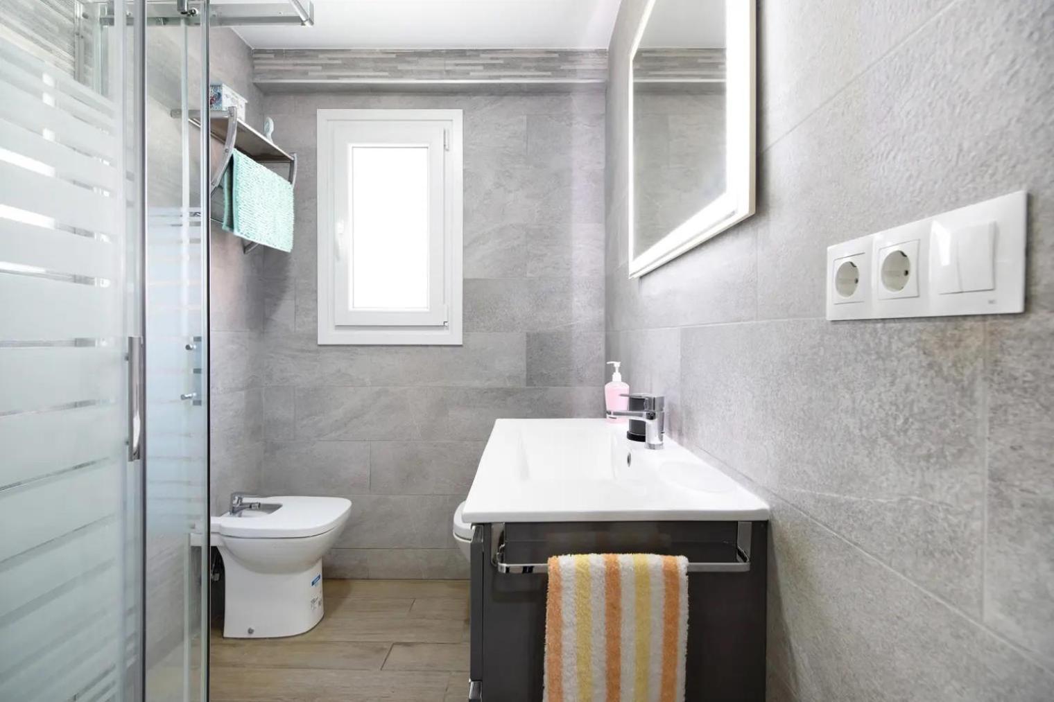 Cozy Room In Stylish Flat Just Steps From The Beach กาดิซ ภายนอก รูปภาพ