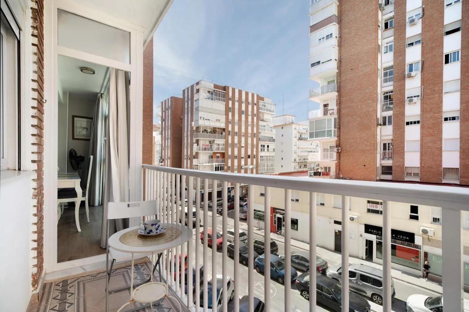 Cozy Room In Stylish Flat Just Steps From The Beach กาดิซ ภายนอก รูปภาพ