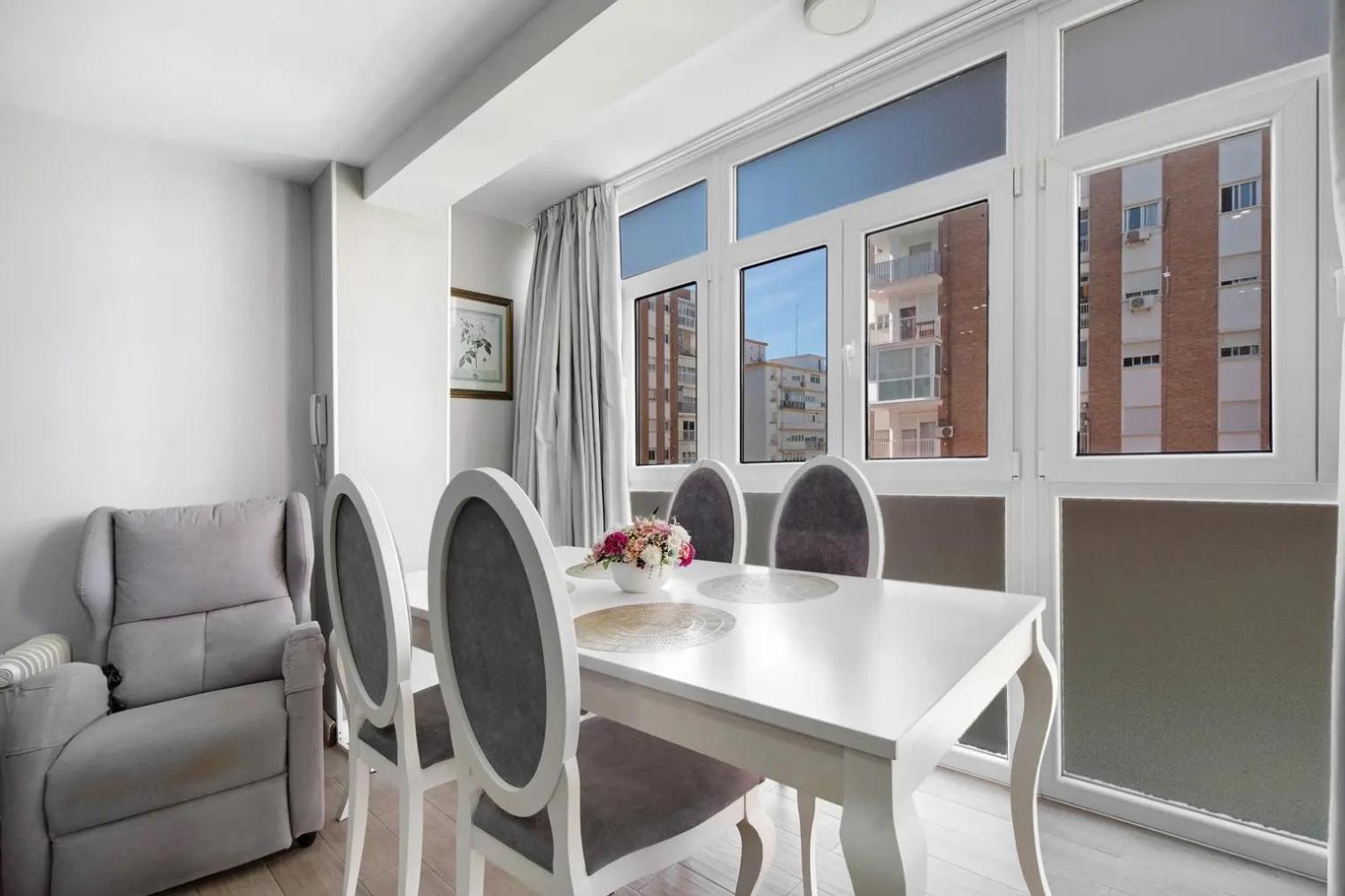 Cozy Room In Stylish Flat Just Steps From The Beach กาดิซ ภายนอก รูปภาพ