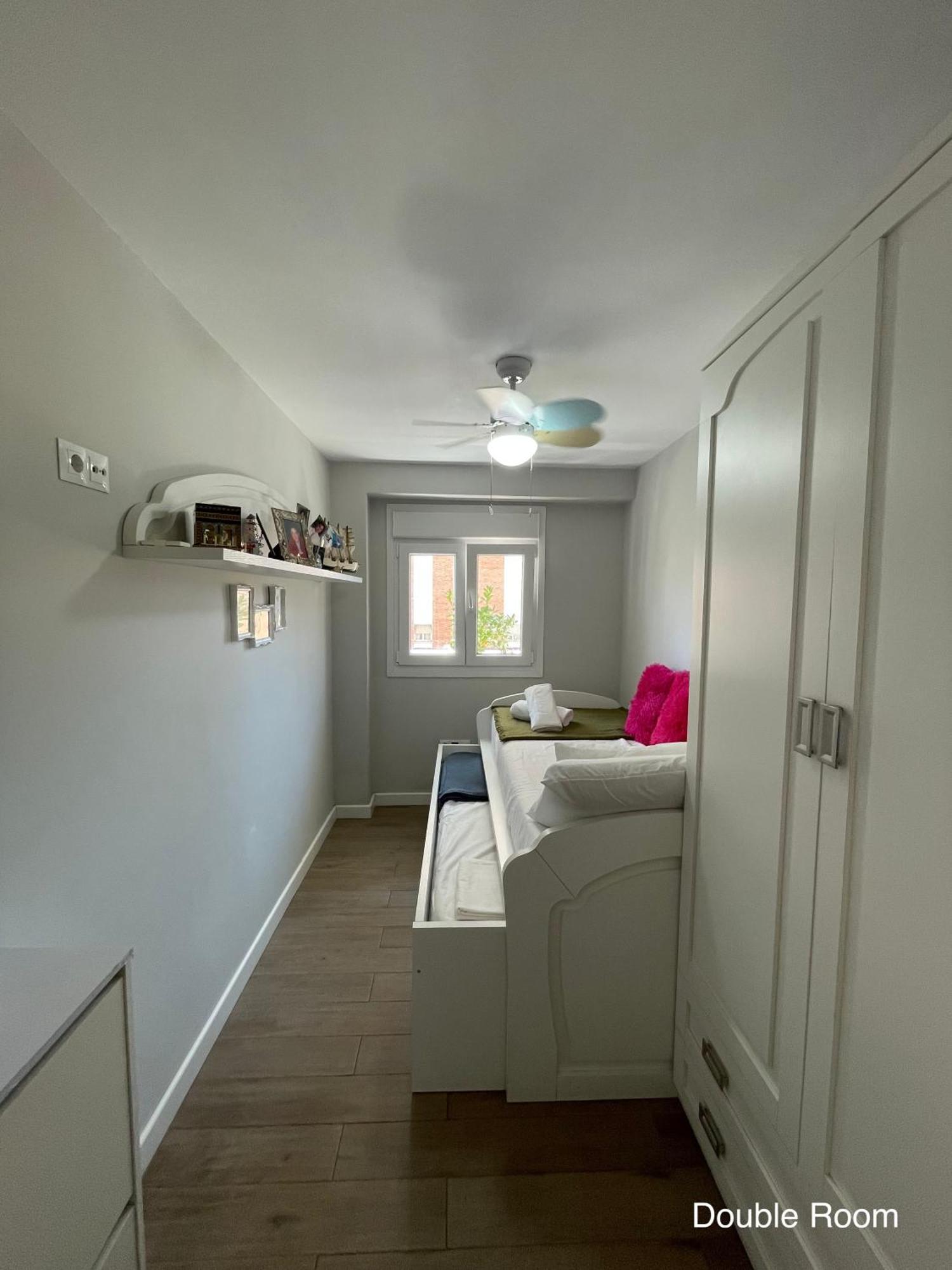 Cozy Room In Stylish Flat Just Steps From The Beach กาดิซ ภายนอก รูปภาพ