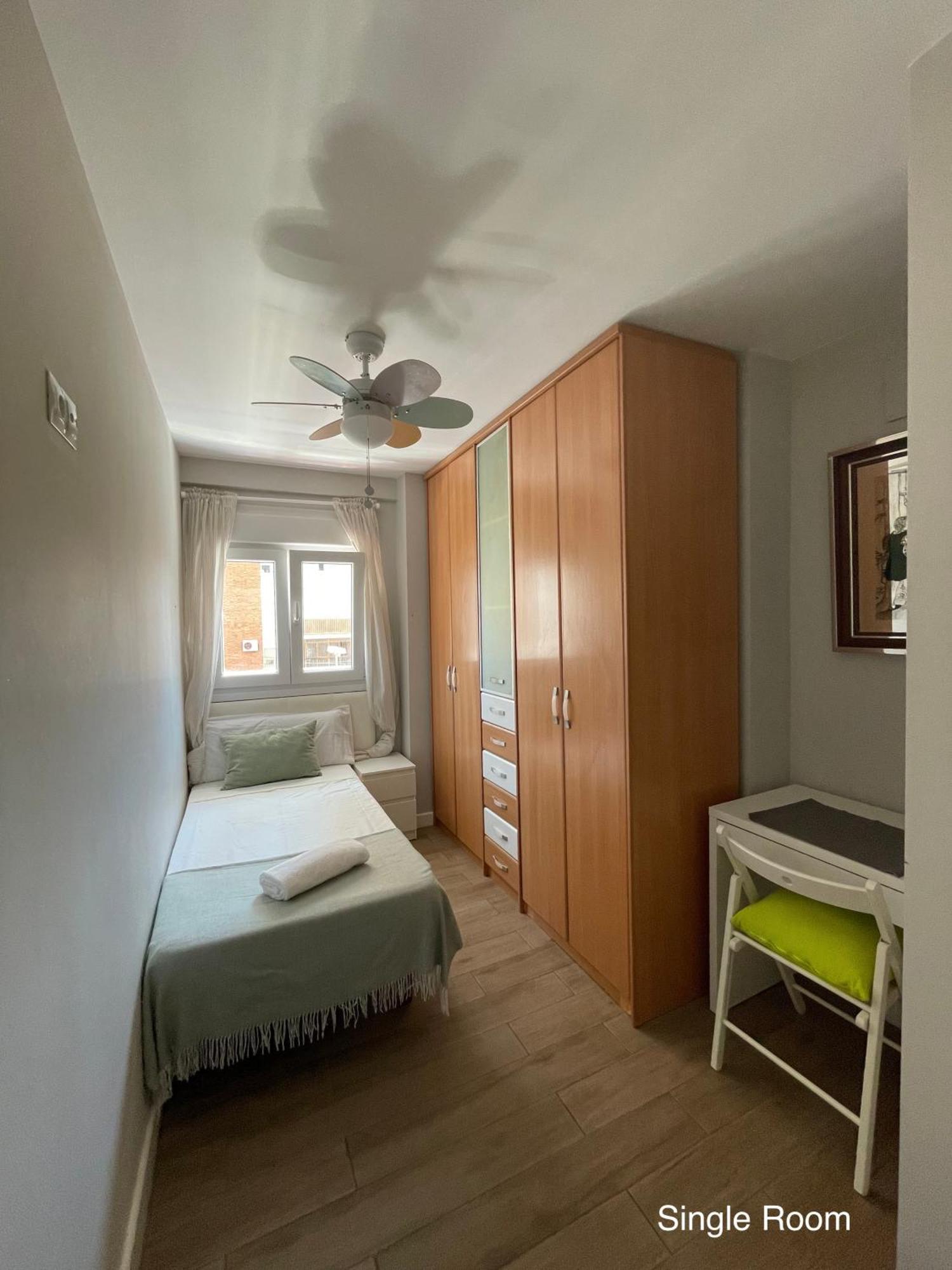 Cozy Room In Stylish Flat Just Steps From The Beach กาดิซ ภายนอก รูปภาพ