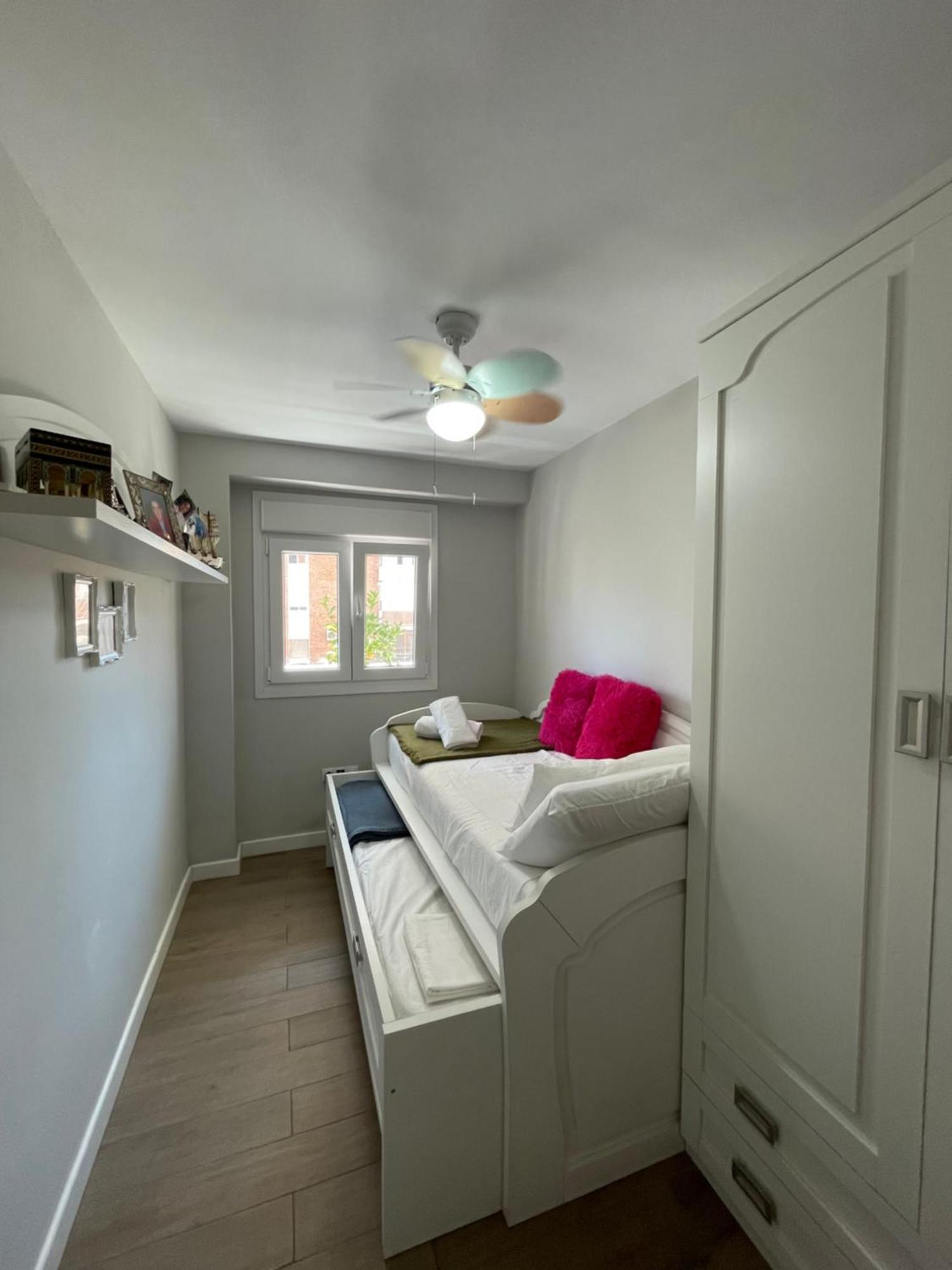 Cozy Room In Stylish Flat Just Steps From The Beach กาดิซ ห้อง รูปภาพ