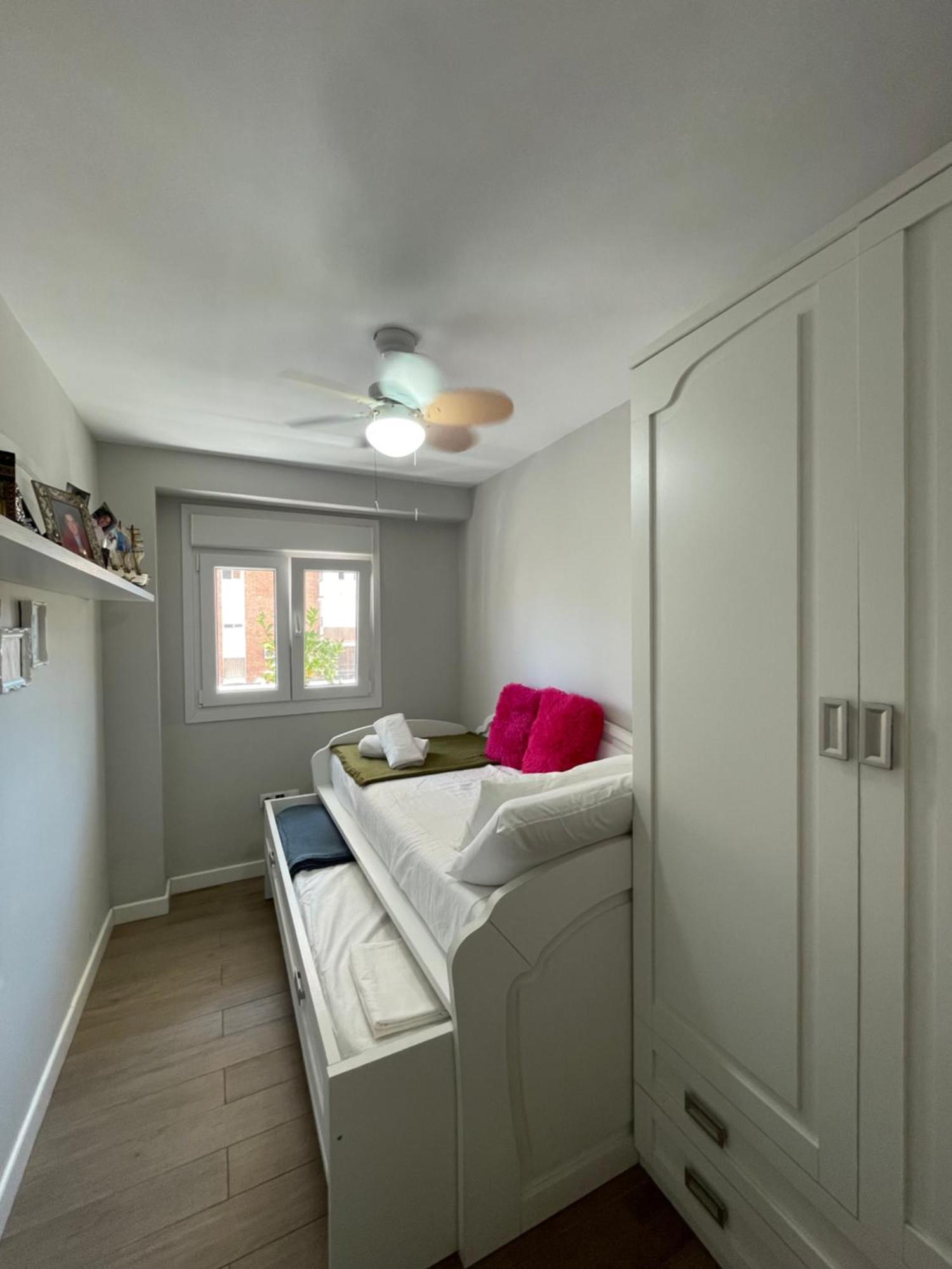 Cozy Room In Stylish Flat Just Steps From The Beach กาดิซ ห้อง รูปภาพ